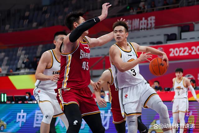 重庆男篮与山西队争夺胜利权益