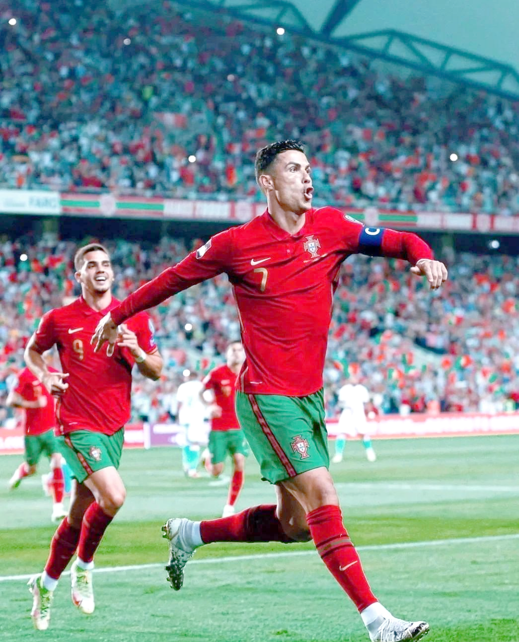 至高荣誉，足球赛场上的辉煌之战