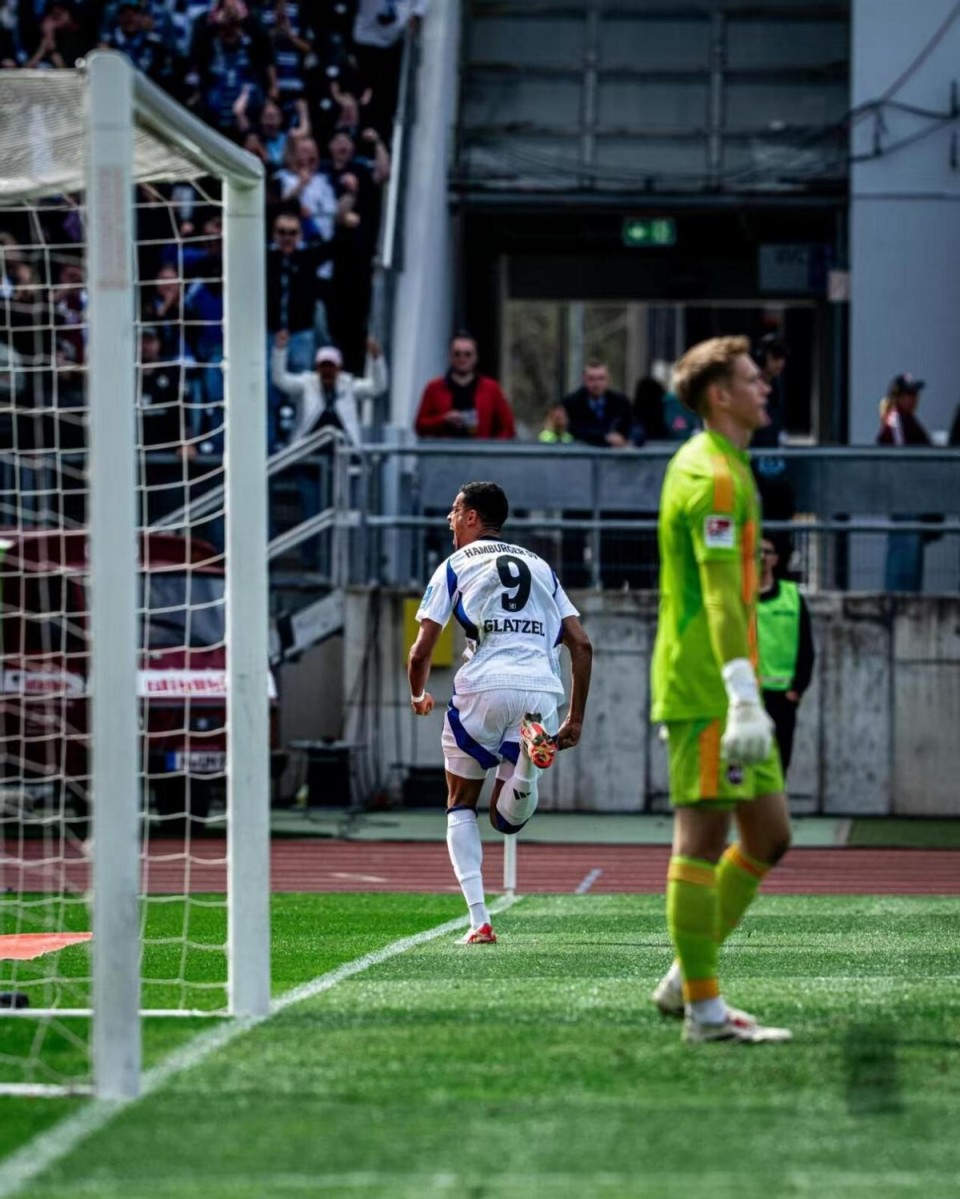 汉堡队客场逆转战胜对手,掀起热潮 汉堡队客场逆转战胜对手,掀起热潮