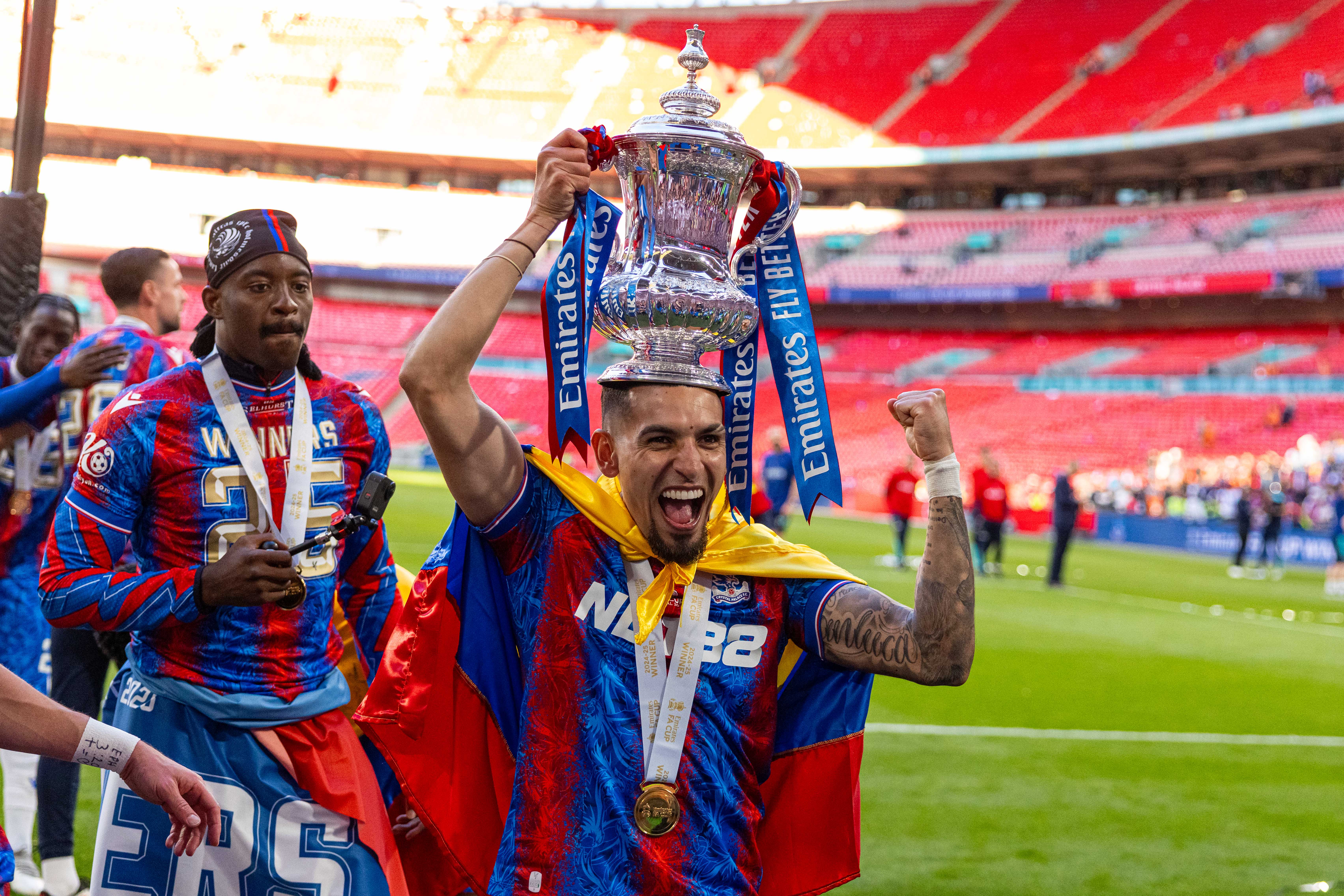 意大利力压英格兰，成功捧起欧洲杯冠军！