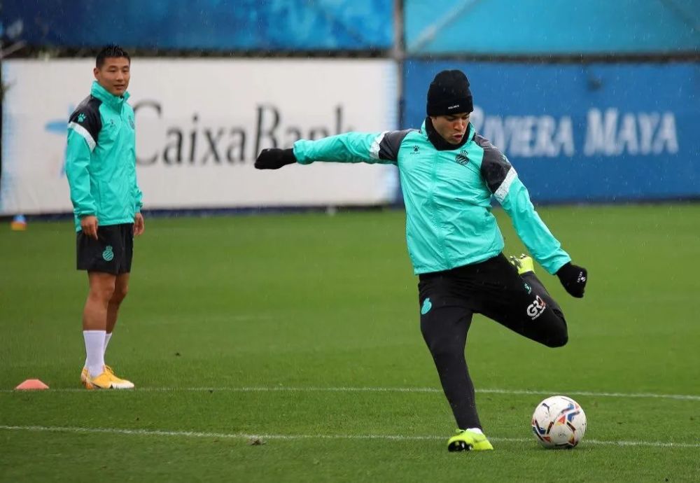 马拉加在主场战胜西班牙人，提高排名