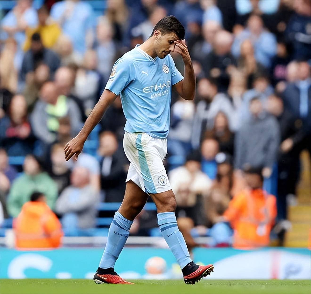 曼城队员灵活作战，取得关键胜利的简单介绍