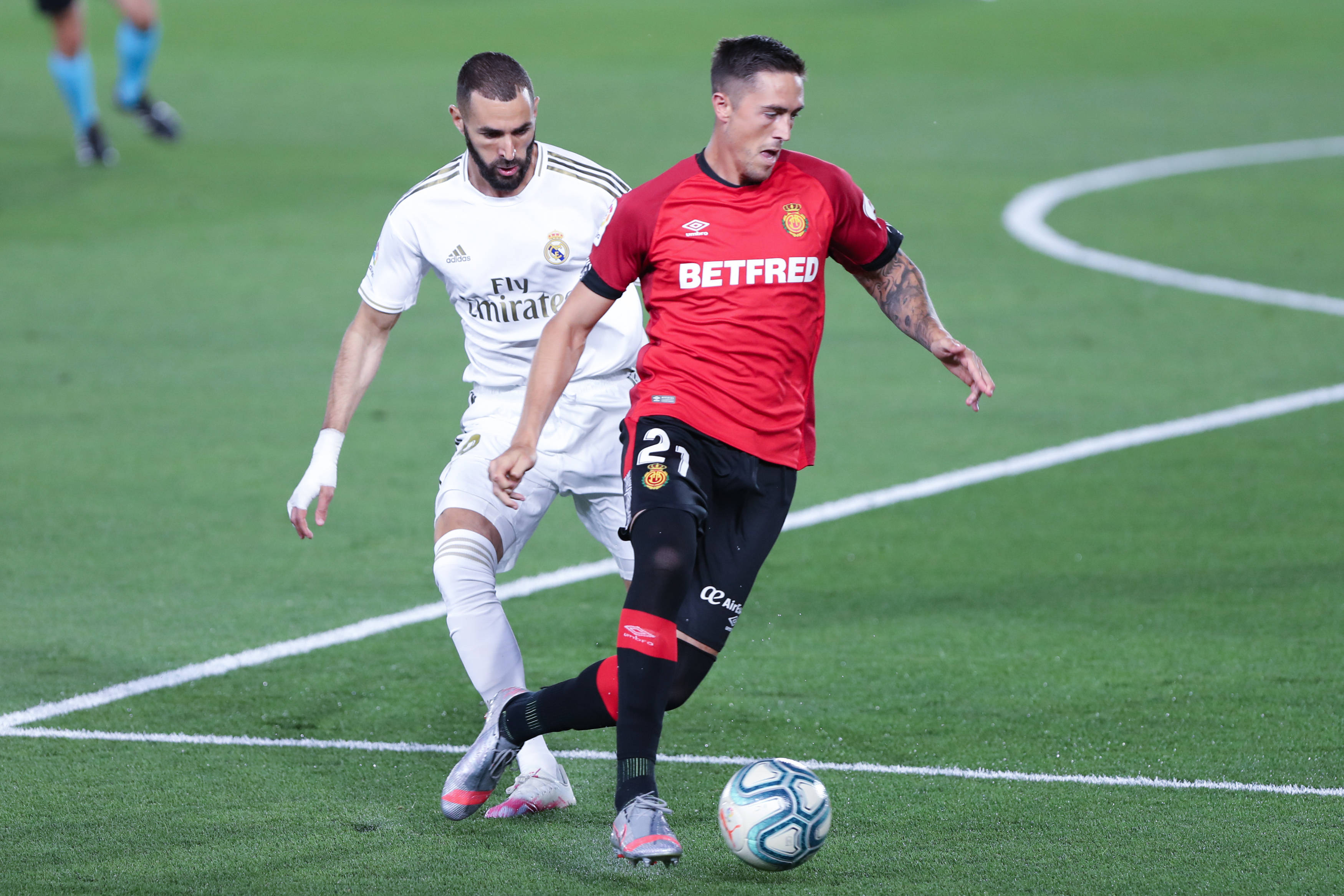 包含赫罗纳主场告捷，为季后赛的路程打下基础的词条