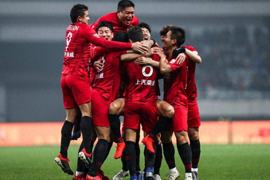 关于上海上港队员精彩发挥，帮助球队取得胜利的信息