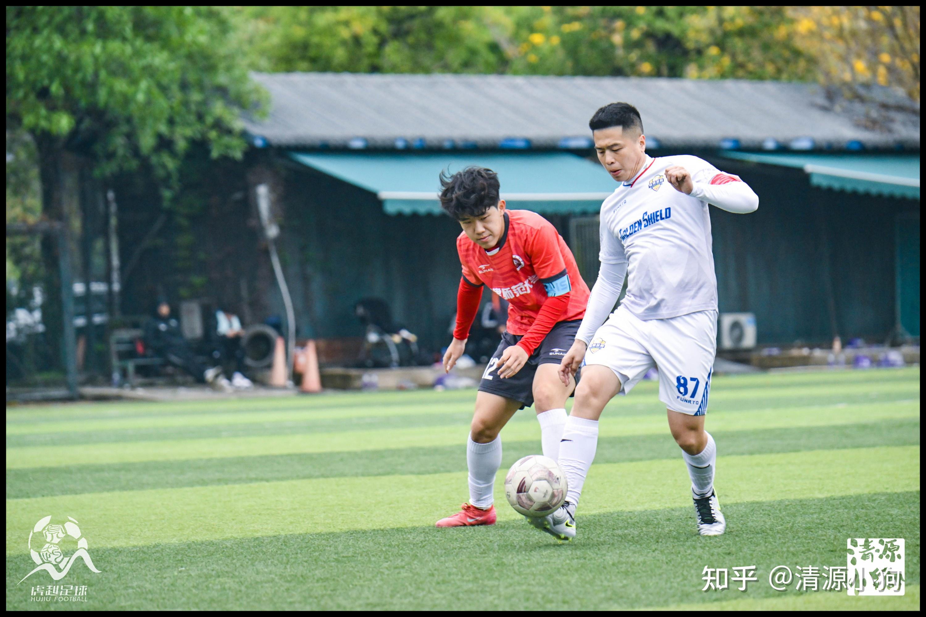 精于战术，球队在比赛中展现出紧密配合能力