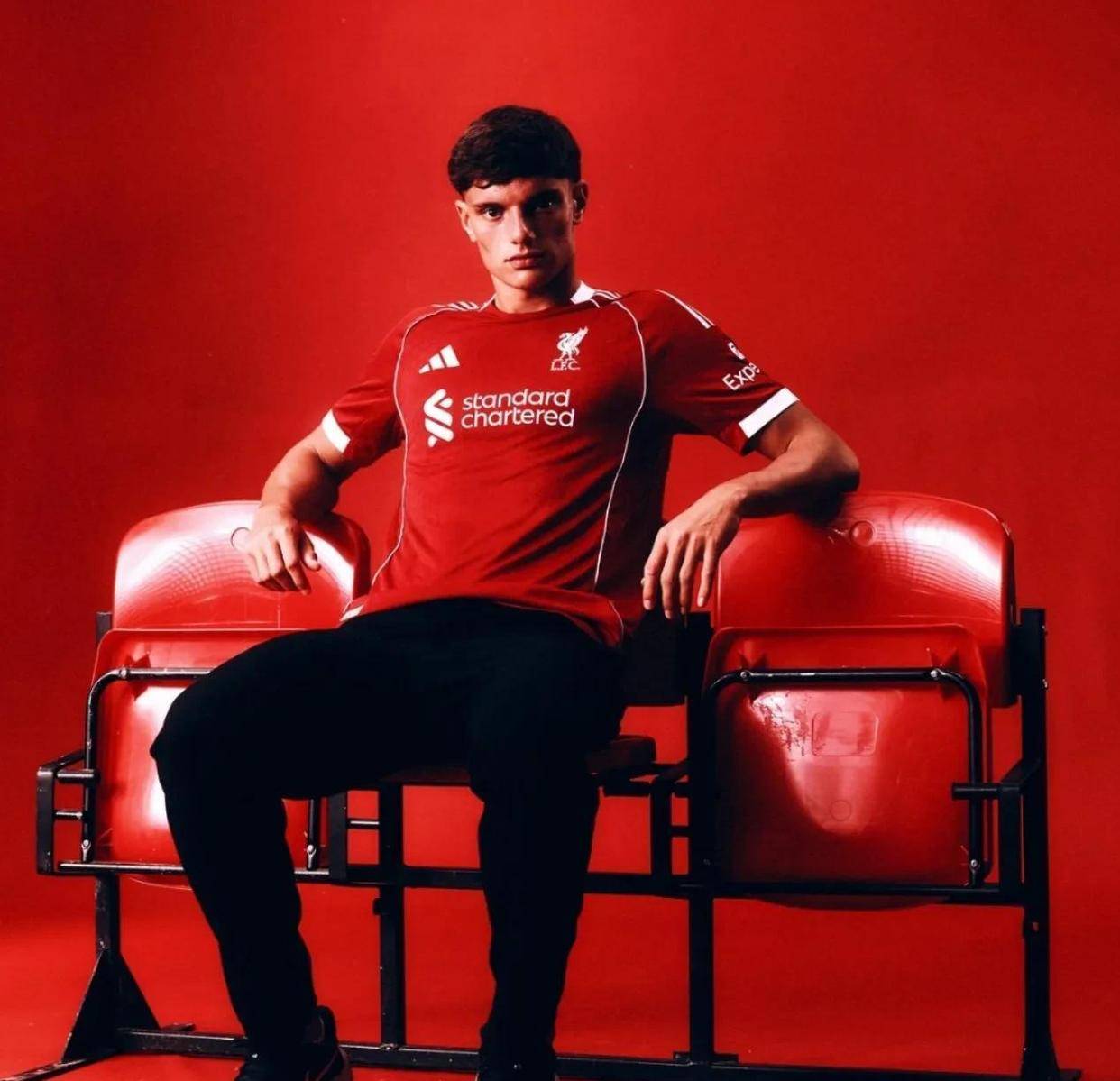 利物浦坚守阵地,取得胜利屡获连胜 利物浦坚守阵地,取得胜利屡获连胜