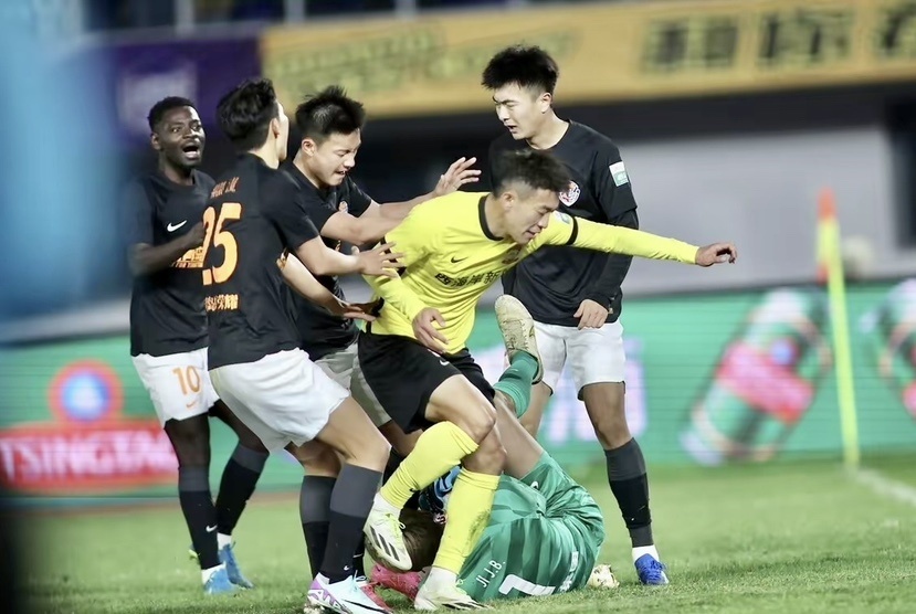 包含马拉加惨败，遭遇联赛三连败的词条