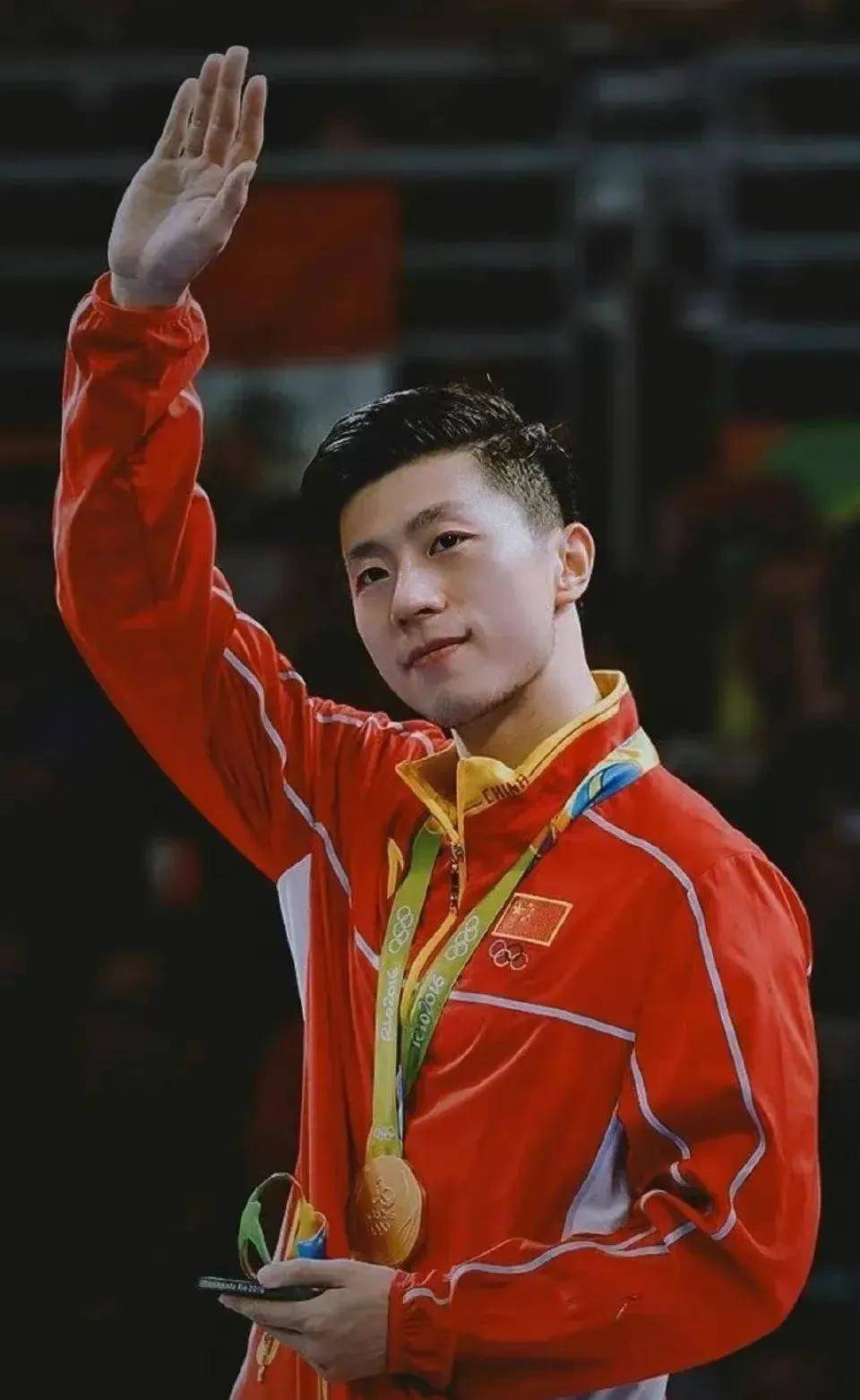 顶尖运动员斗志昂扬展现实力的简单介绍