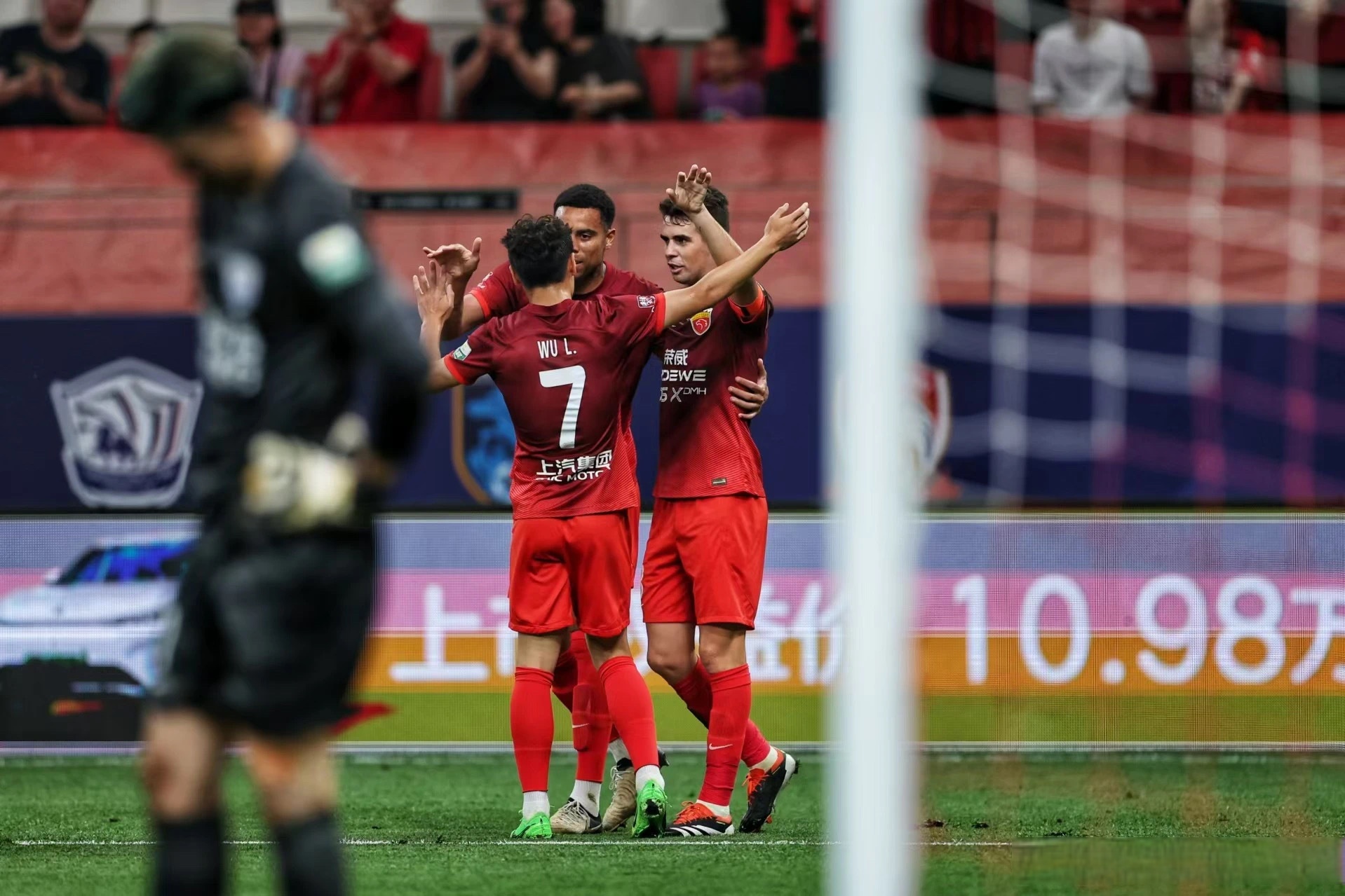 包含中超联赛球队上演帽子戏法，为球队取胜添砖加瓦的词条