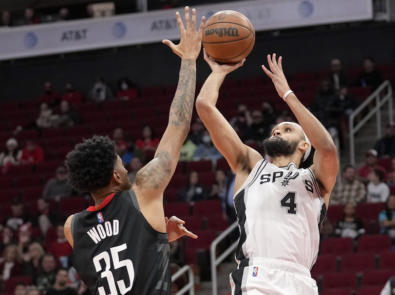 火箭不敌马刺，河蟹独得30分