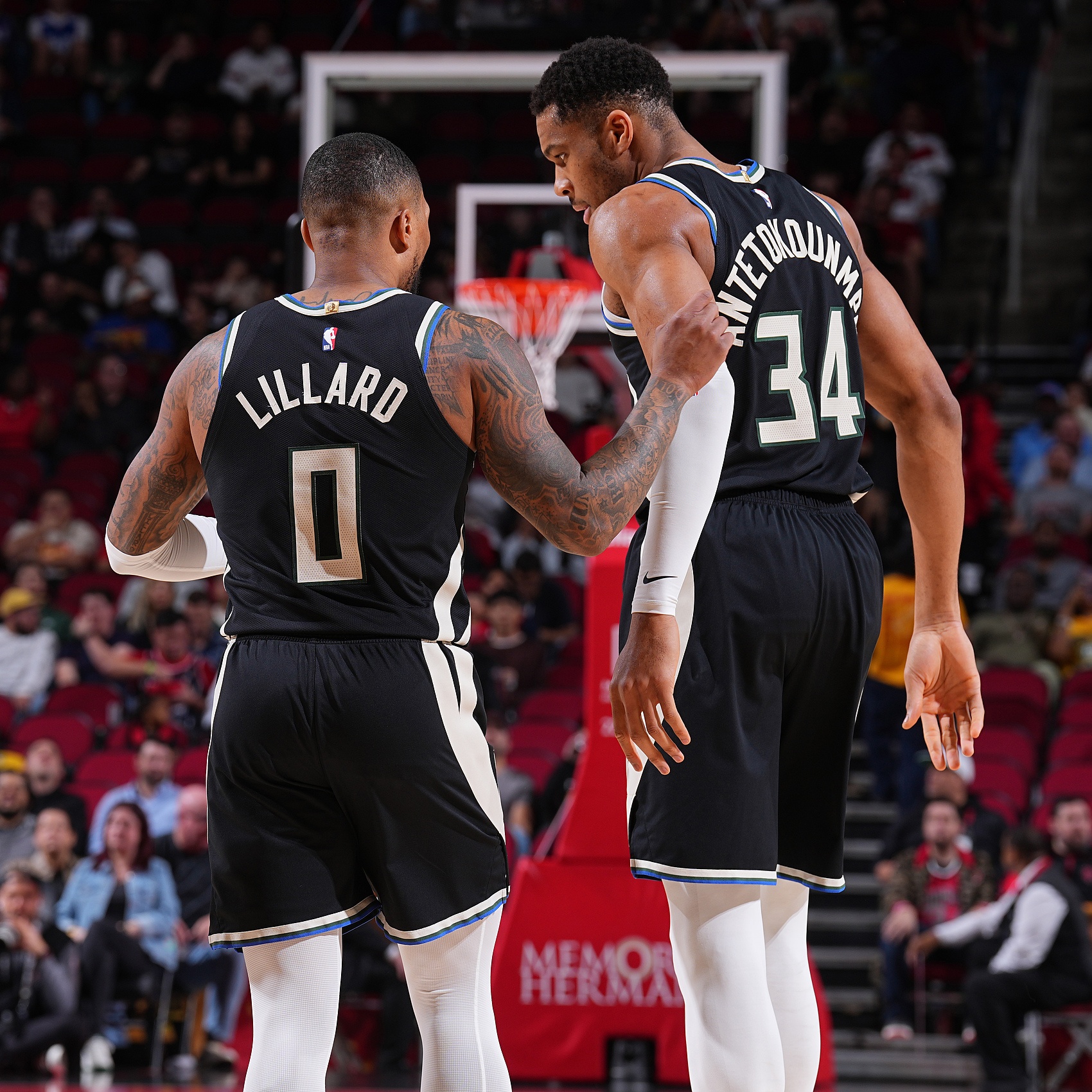 雄鹿力克篮网，继续保持不败势头