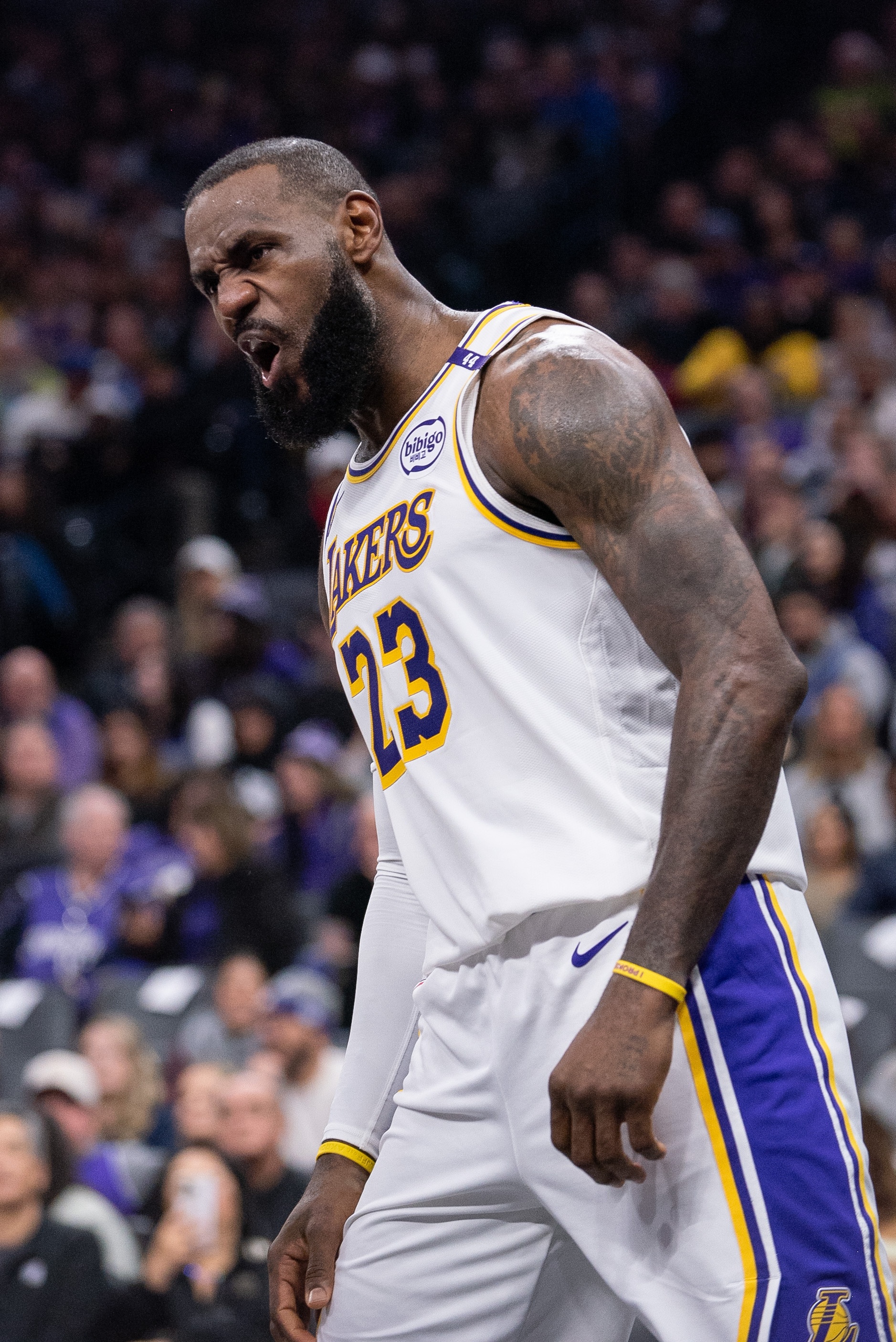 湖人击败爵士，詹姆斯37分10篮板