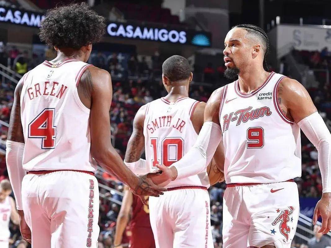 火箭客场胜国王，终结连败