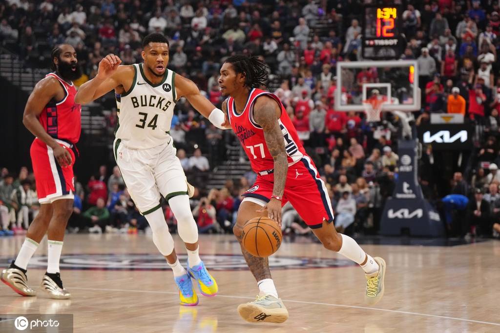 猛龙气走尼克斯，伦纳德空砍31分