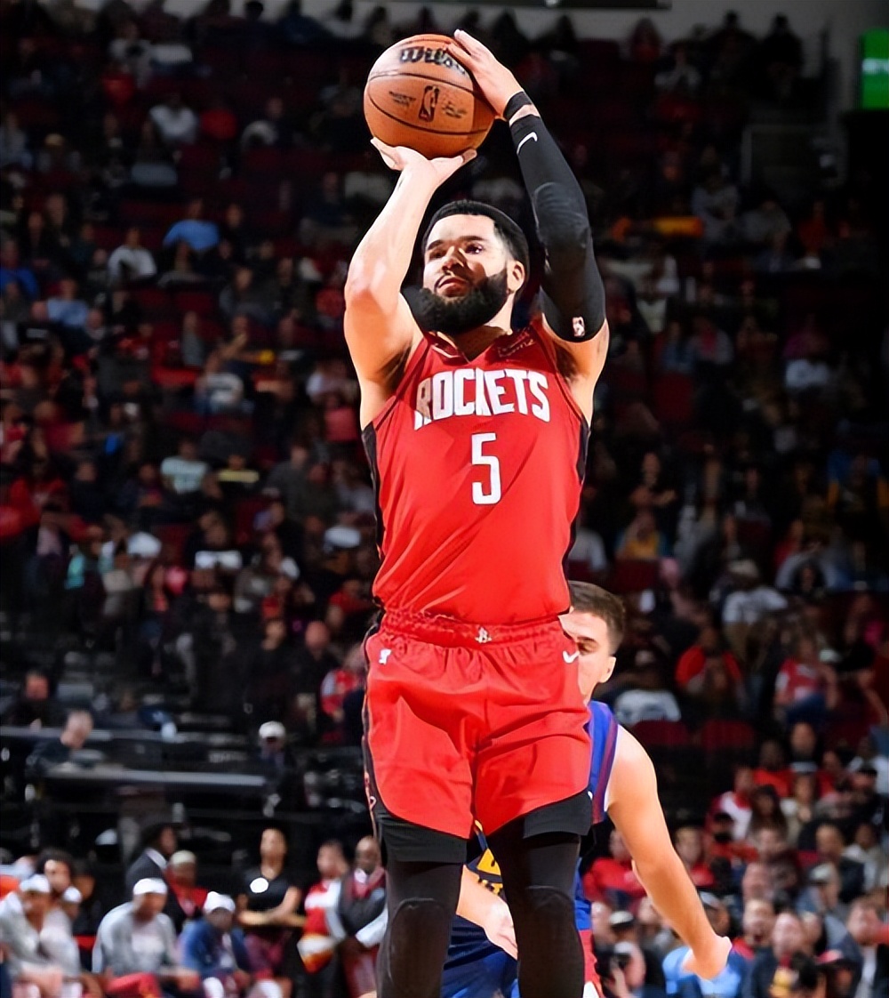 猛龙大胜黄蜂，范弗利特17分10篮板