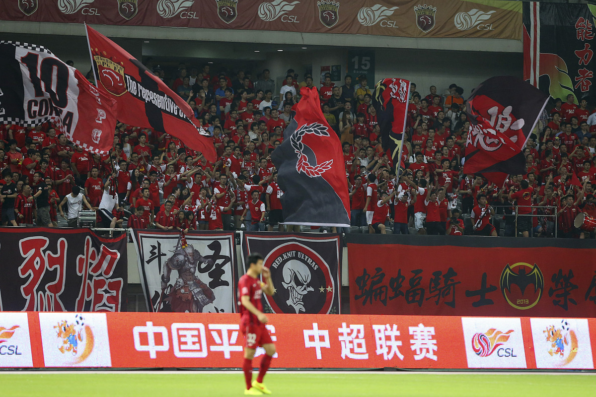 中国足球超级联赛收视率创新高，球迷热情高涨