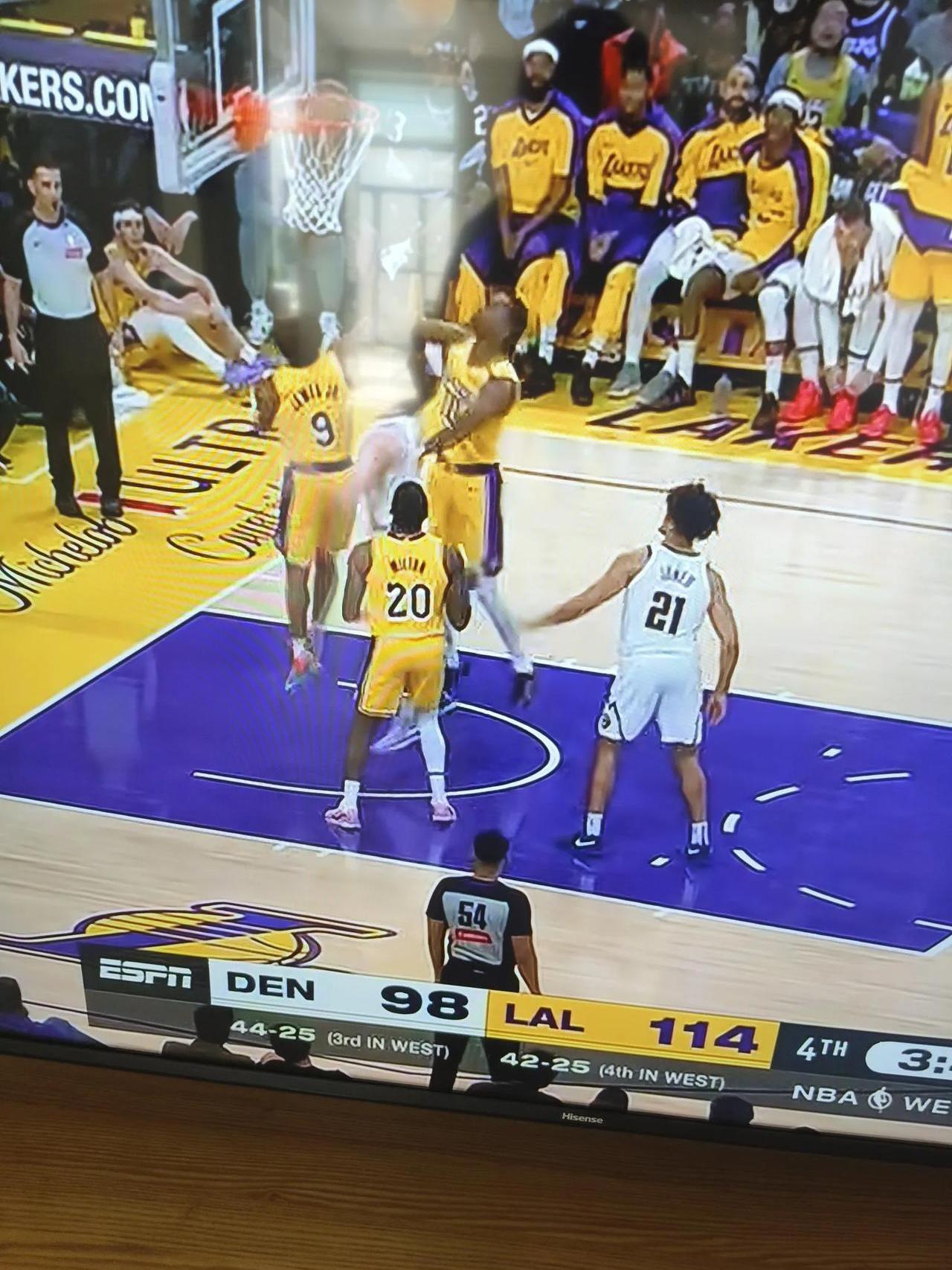 掘金逆袭湖人,东部决赛再掀波澜 掘金逆袭湖人,东部决赛再掀波澜