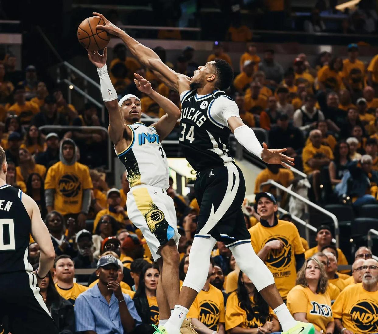 雄鹿主帅因伤缺席比赛